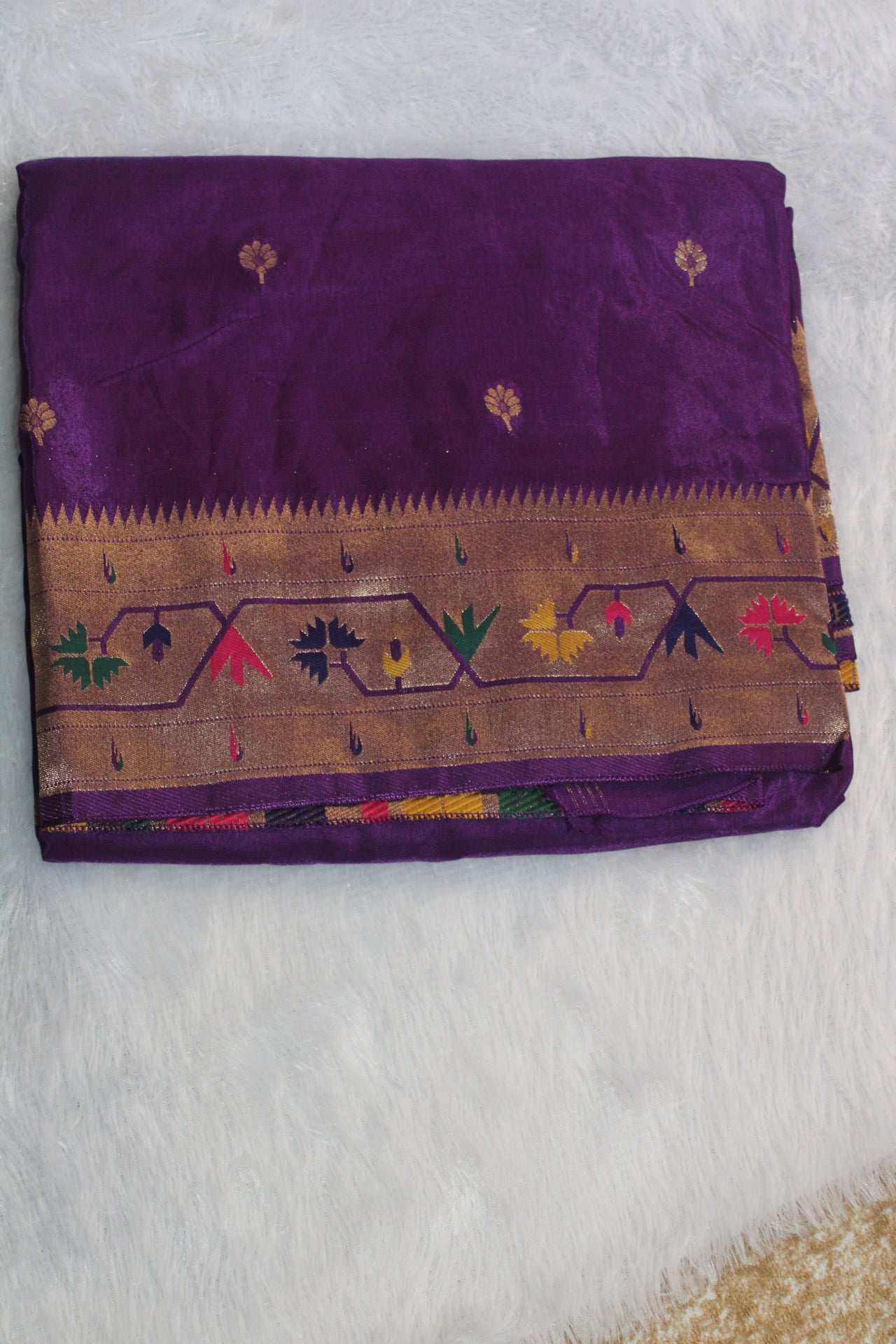 Dola silk With Paithani border